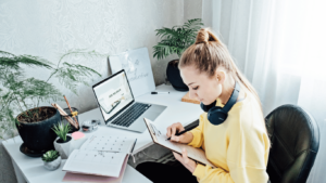 HR na godziny, outsourcing HR, praca, rozmowa kwalifikacyjna, rozmowa o prace, cv, resume, curriculum vitae, rekryutacja, rekruter, jak napisać dobre cv, list motywacyjny, szukanie pracy, oferta pracy, człowiek szuka pracy, pisanie cv, doradztwo kaiery, coaching kariery